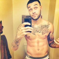 donbenjamin:  The gym whooped my ass today but the pain let me know it’s working! #workInProgress 