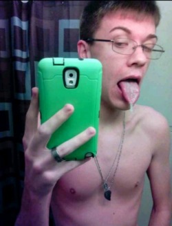 xxstickyunloadedxx:  Gay College Nerd Bottom