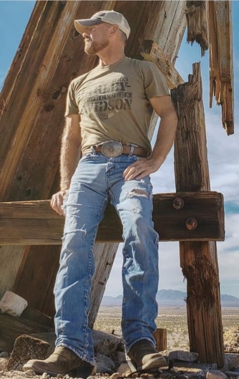 cwboytop: wranglerheaven: Go Mark you Sexy beast..  Great guy… Cheers Friend cwboytop gay, cowboy, r