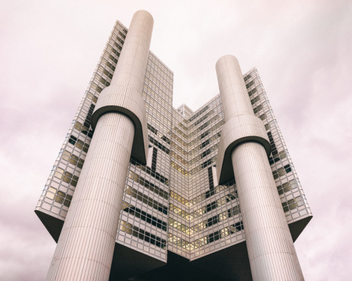 matthiasheiderich:Hypovereinsbank Tower, München. Architects: Walther & Bea Betz. Photo: Matthias Heiderich, 2023