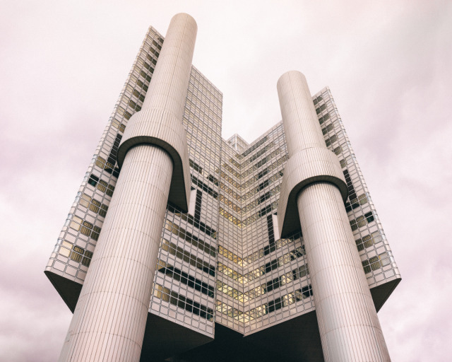 matthiasheiderich:Hypovereinsbank Tower, München. Architects: Walther & Bea Betz. Photo: Matthias Heiderich, 2023