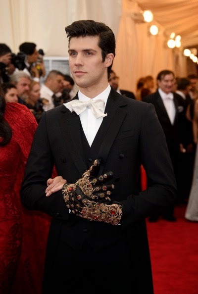 wiliqueen:IS NO ONE GOING TO TALK ABOUT ROBERTO BOLLE AT THE 2014 MET GALA