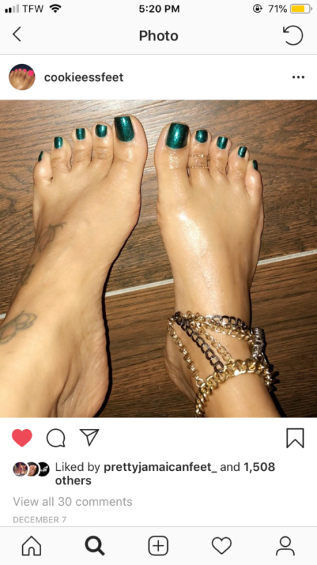 jehovahhthickness:  justamiafreak:  uncleromeo:  yanimodowey:  jehovahhthickness:  I don’t have pretty feet 😪  Feet dudes:“aight bet”  one thing I’ve learned from foot fetishists is the I have no fucking clue what “pretty feet” should look