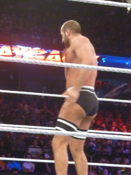 nuclearoverreactor:  And on the 3rd day, God gave the world Cesaro.   Such perfect booty shots!