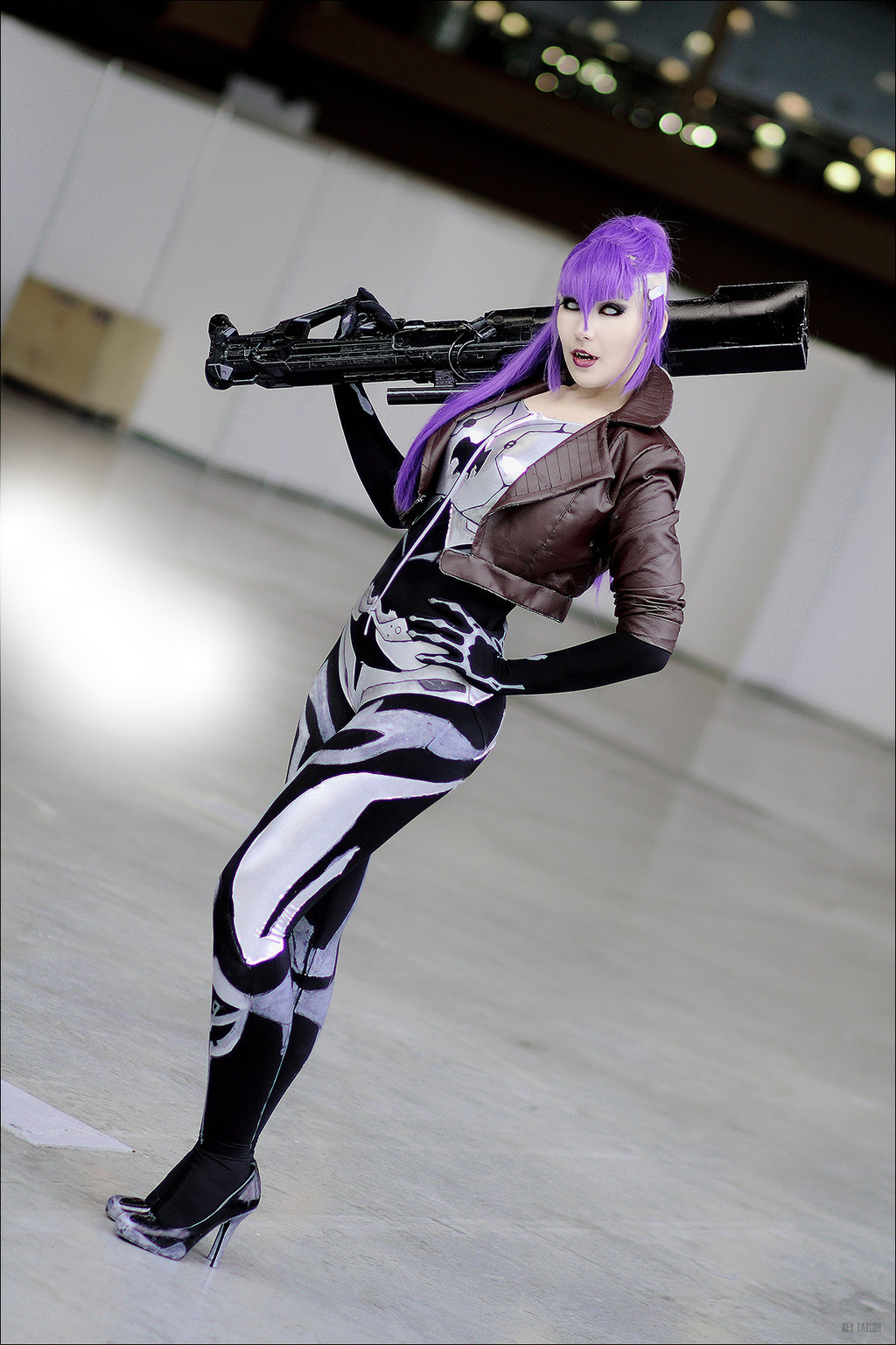 hotcosplaychicks:  DreadCore - Kiss by arienai-ten  Follow us on Twitter http://twitter.com/hotcosplaychick
