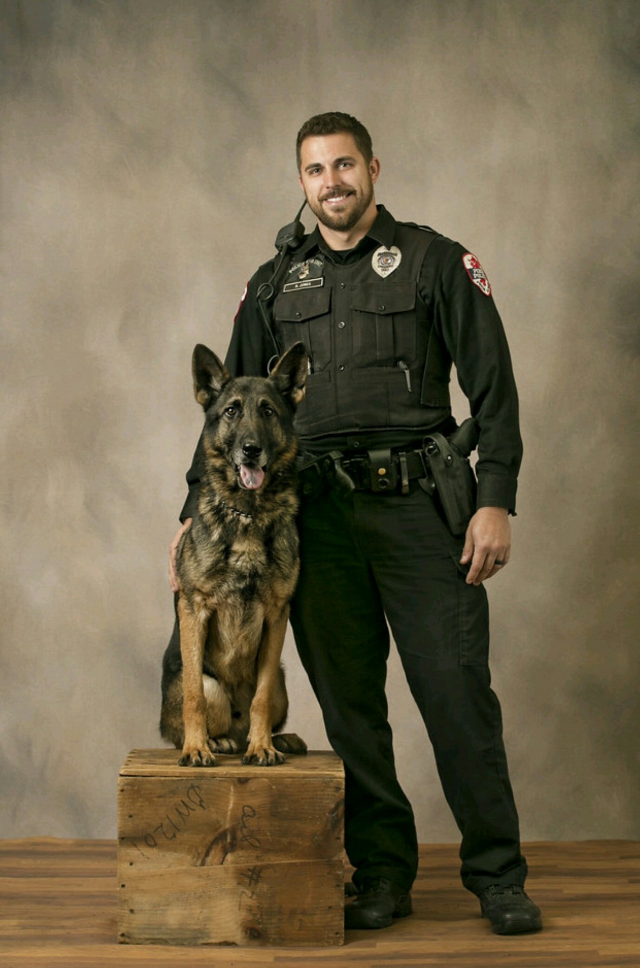wasitallsmokeandmirrors:  My city’s K9 officer is hot AF. Like, arrest me now.