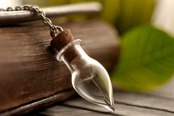 wickedclothes:    Dandelion NecklaceMake a wish!  Keep this little dandelion around
