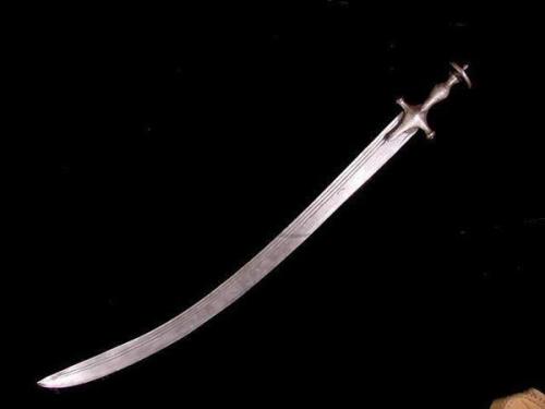 19th Century Indian TulwarThis large Indian Tulwar Shamshir Sword dates from the early to mid 19th C