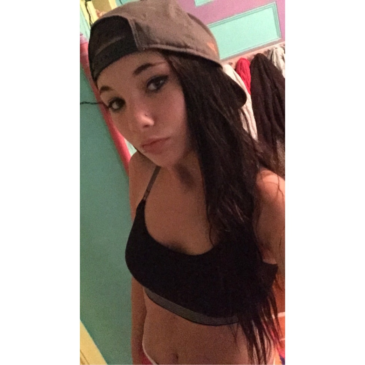 girlswholikegirls:  Hi talk to me I need friends 