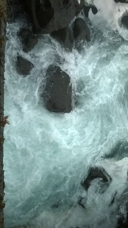 shakespaere:30.12.2014// the water at Þingvellir national park looked like marble