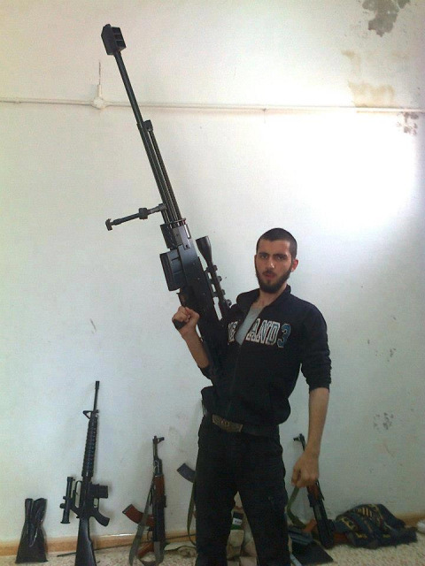 al-mujahida: palsyria: Syrian fighter of Chechen origin from an independent military group fighting 