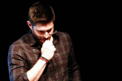 justjensenanddean:   Jensen Ackles pretending