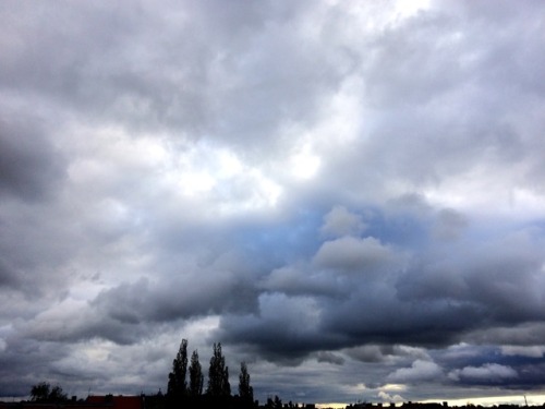 Himmel über Steglitz - 8. Mai 2017, 19:08h