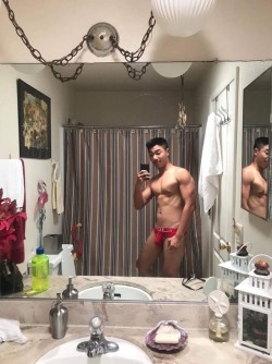 dydylan90:  Adam Tseng being a whore again.