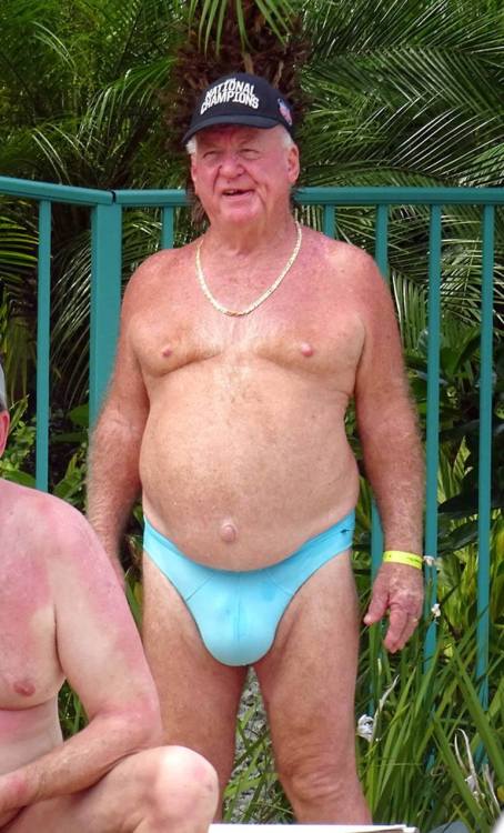 silverbadbear:  akgrown72:  Love them big balls!   Super buldge