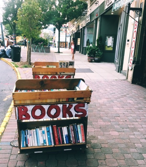 literaryglamour:summer is for browsing books outside | montclair, nj