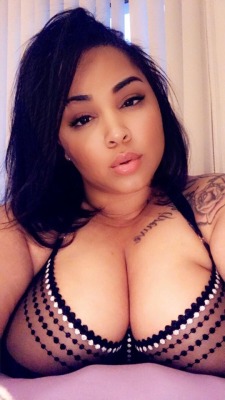 appreciatingtheview:  snitchedon18:  G cups  Beautiful 