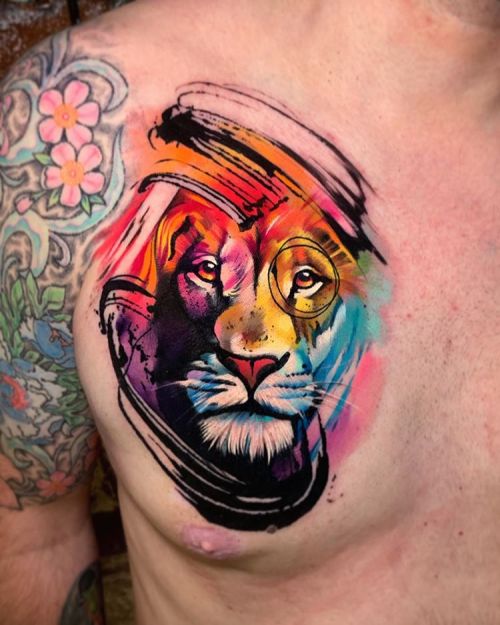 Pablo Ortiz chest;lion;splatter