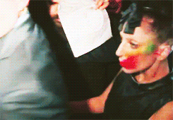  Amidst all these flashing lights, I pray the fame won´t take my life…      