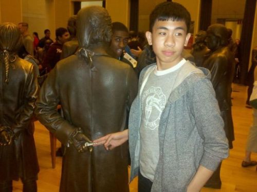 pr1nceshawn: Having Fun With Statues. xD adult photos