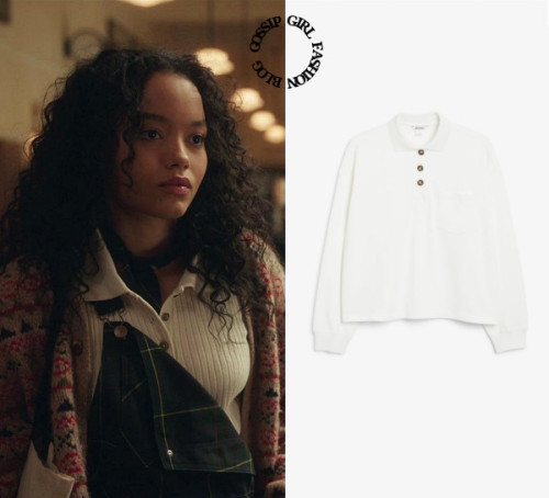 Who: Whitney Peak as Zoya LottWhat: Monki  Ribbed Long Sleeve Polo Top - Sold OutWhere: 1x04 “Fire W