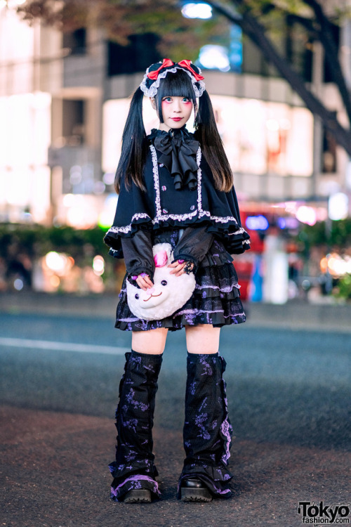 We often see Japanese gothic lolita Yukachin on the street in Harajuku. Her look here features a han