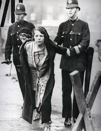 feminismohoy:  El feminismo de antes era el que valía la pena, ese que era pacifico,