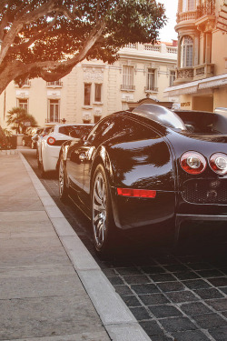 automotivated:  crash—test:  themanliness: Bugatti Veyron | Source | More (by Hot Luxury Cars)