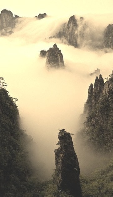 Cloud And Mountain Wonderland, Huang Shan, China