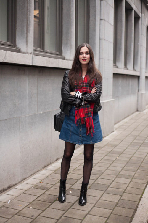 (via THE STYLING DUTCHMAN.: Outfit: leather jacket, plaid scarf and striped top)