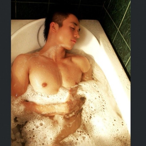 asianmilkman:  Beautiful #AsianHunk i found on #IG by plawhawished #sleep#handsome