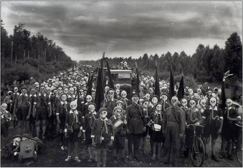 Pioneers of Leningrad in a defense drill, 1937.