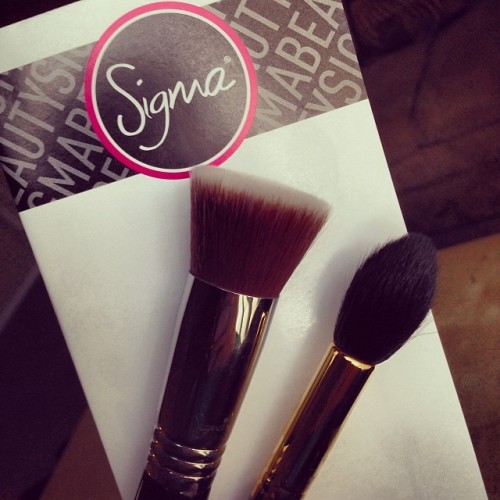 Oh haiii @sigmabeauty brushes ❤️ #sigma