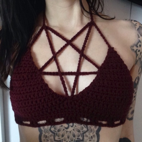 diam0nddear:  Lilith Top by Lunarfox on StorenvyUse the code “TUMBLR” to get 10% off on all items.