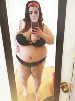 drunkvanity:thegirldrakescryingabout:When societies beauty standards are crushing your will to live what better to do than take half naked mirror pics and pretend you’re okay   Definitely not porn so don’t use it as such  dang son