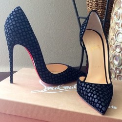 chanelandlouboutinsx:  rosy blog! chanelandlouboutinsx.tumblr.com