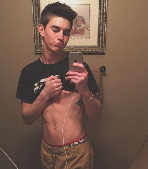 https://horniboisteenbois.tumblr.com/post/168596658380