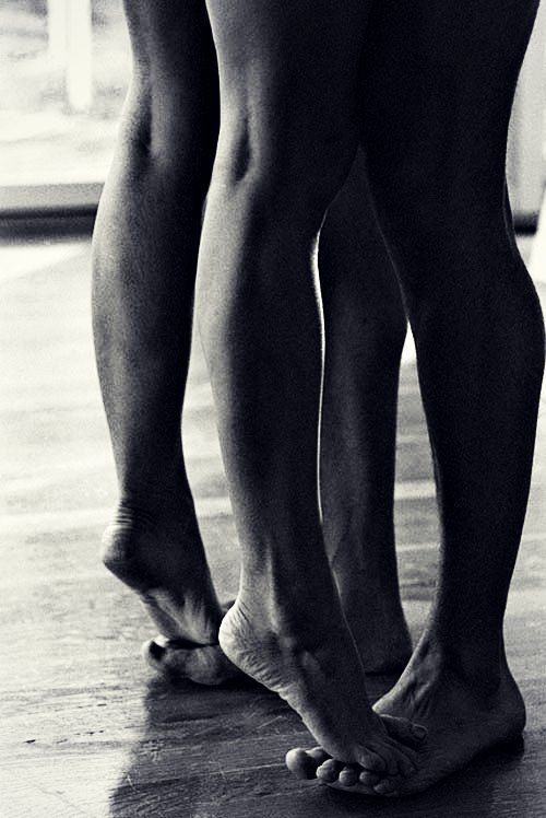 fitandkinky:  Let’s have a  ”Tippy Toes” Themed submission contest. Originality