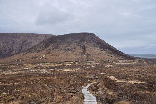 on-misty-mountains: Dwarfie Stane on the Isle of Hoy, a tomb carved out of a single rock between 250