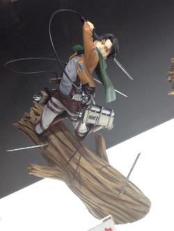  Follow up to my ARTFX J Mikasa post - we finally have a painted version for Kotobukiya Levi! (Source)  o((*^▽^*))o