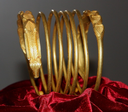 Dacian gold bracelet, 2nd century BC - 1st century AD. Courtesy &amp; currently located at the Natio