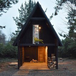 utwo:  Mountain refuge in Patagonia© felipe lagos