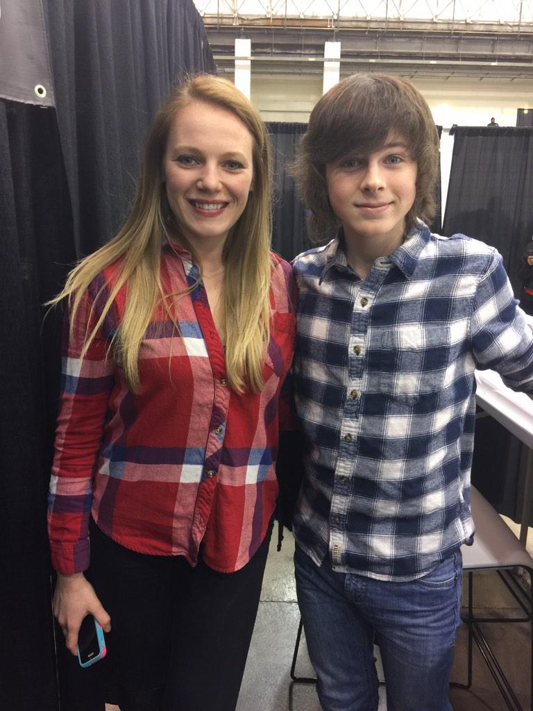 dailyapocalypse:  Amy &amp; Carl today at Walker Stalker Con Chicago todayhttp://dailyapocalypse.tumblr.com/