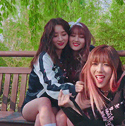 0506th: girls  x  colors:   green 💚