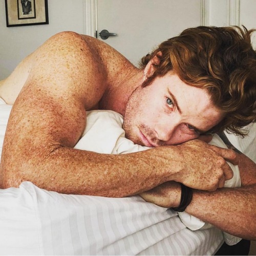 @hotgingerguys - 2019-01-12 09'45'06 Find us on Twitter : @le_masculin