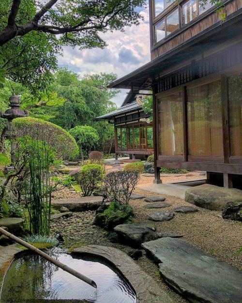 源鳳院（山科伯爵邸）庭園 Genhouin Garden, Kyoto の写真・記事を更新しました。 ーー公家・山科家の邸宅をルーツに持つ建築家 #渡辺明 が手がけた現代数寄屋建築と、七代目 #小川治