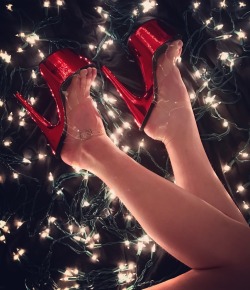 thatwitchaudrey:Baby got a new pair of shoes ❤👠