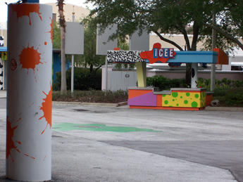In the ‘90s, there was an ICEE stand at Nickelodeon Studios with the same motif as the main bu