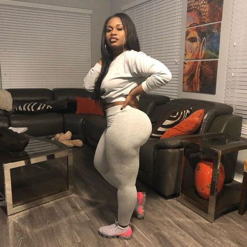 thicksexyasswomen: phatasssideview:  Thick Black Women   Honey  @thicksexyasswomen  