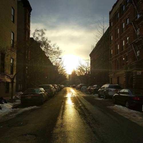 NYC morning. #Harlem #LeadingLines #sunrise #reflection #golden #angles #firstlight #IAlmostDidntNotice